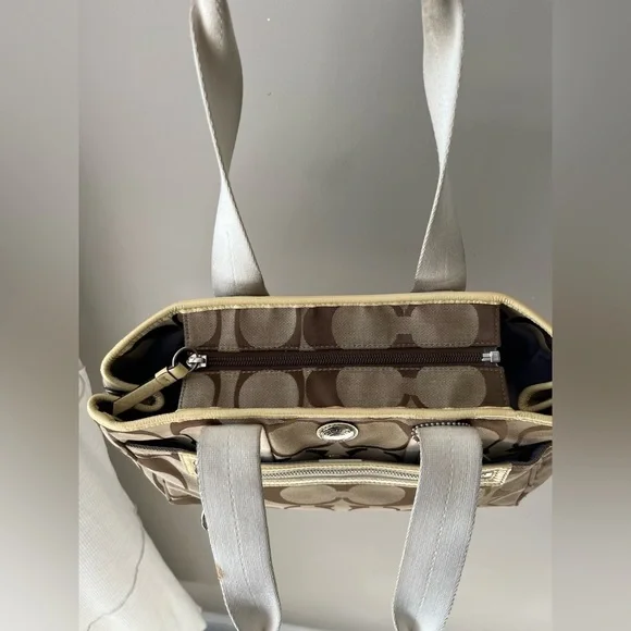 Coach Daisy signature tote tan brown yellow shoulder bag - Picture 3 of 11